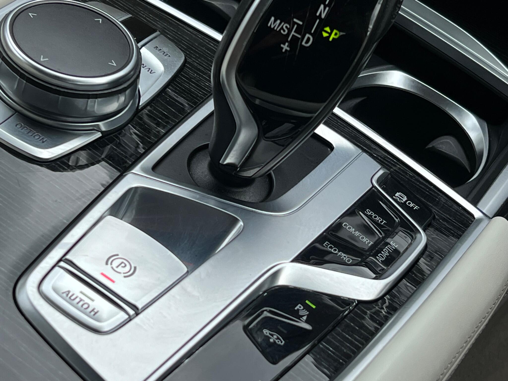 BMW 7 Series view 59