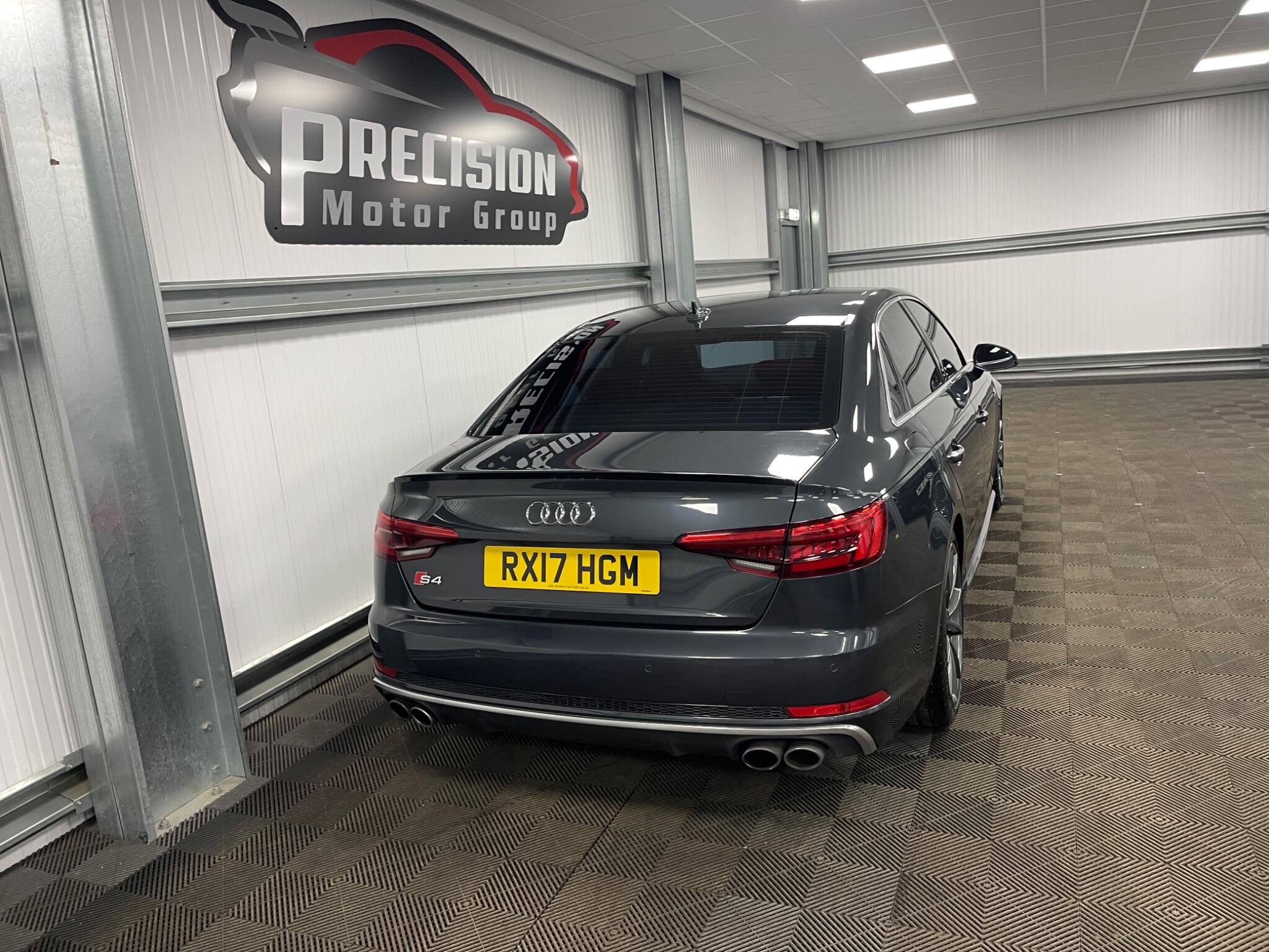 Audi S4 view 22