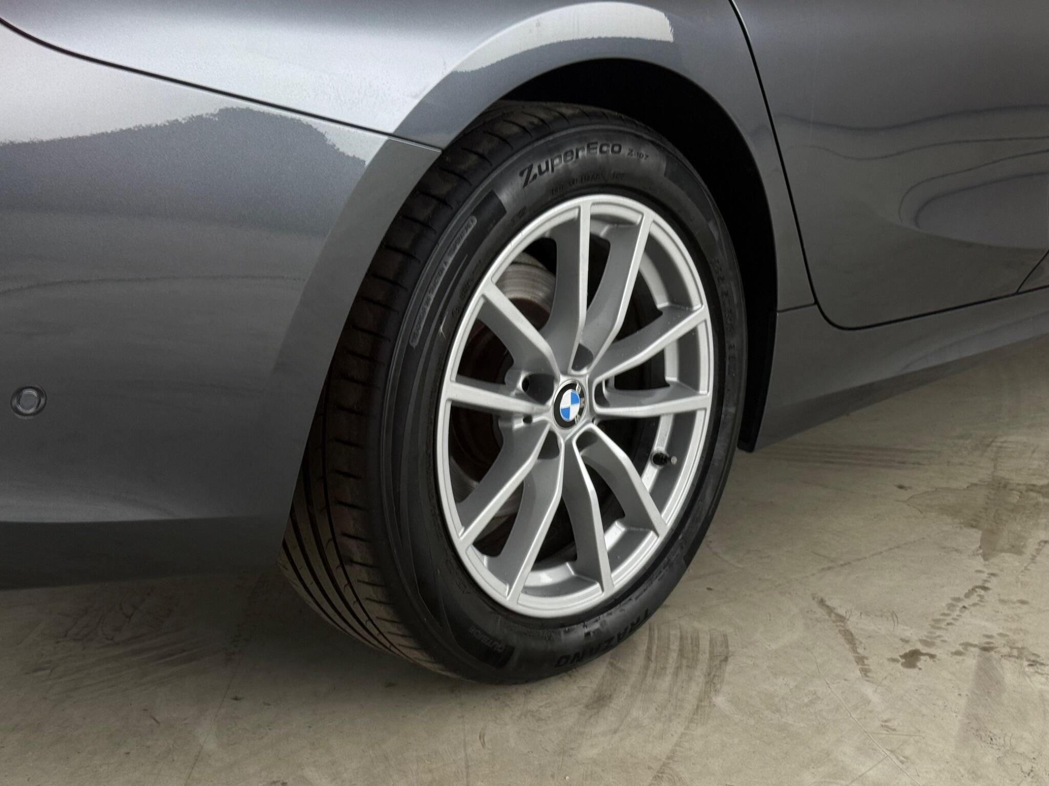 BMW 3 Series view 9