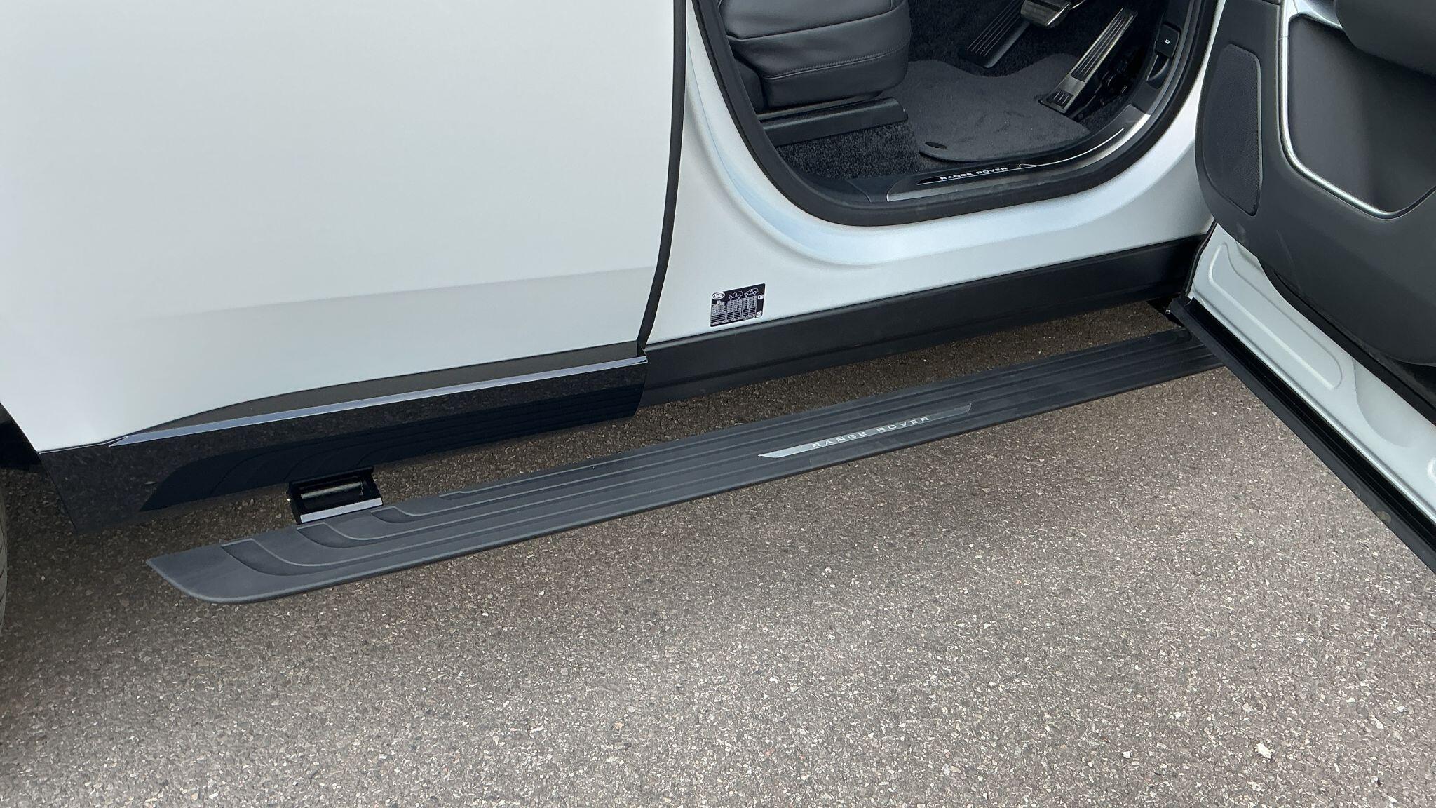 Land Rover Range Rover view 21