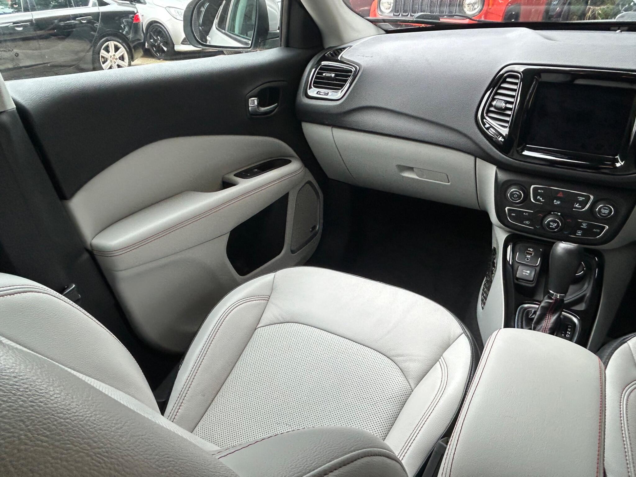 Jeep Compass view 25