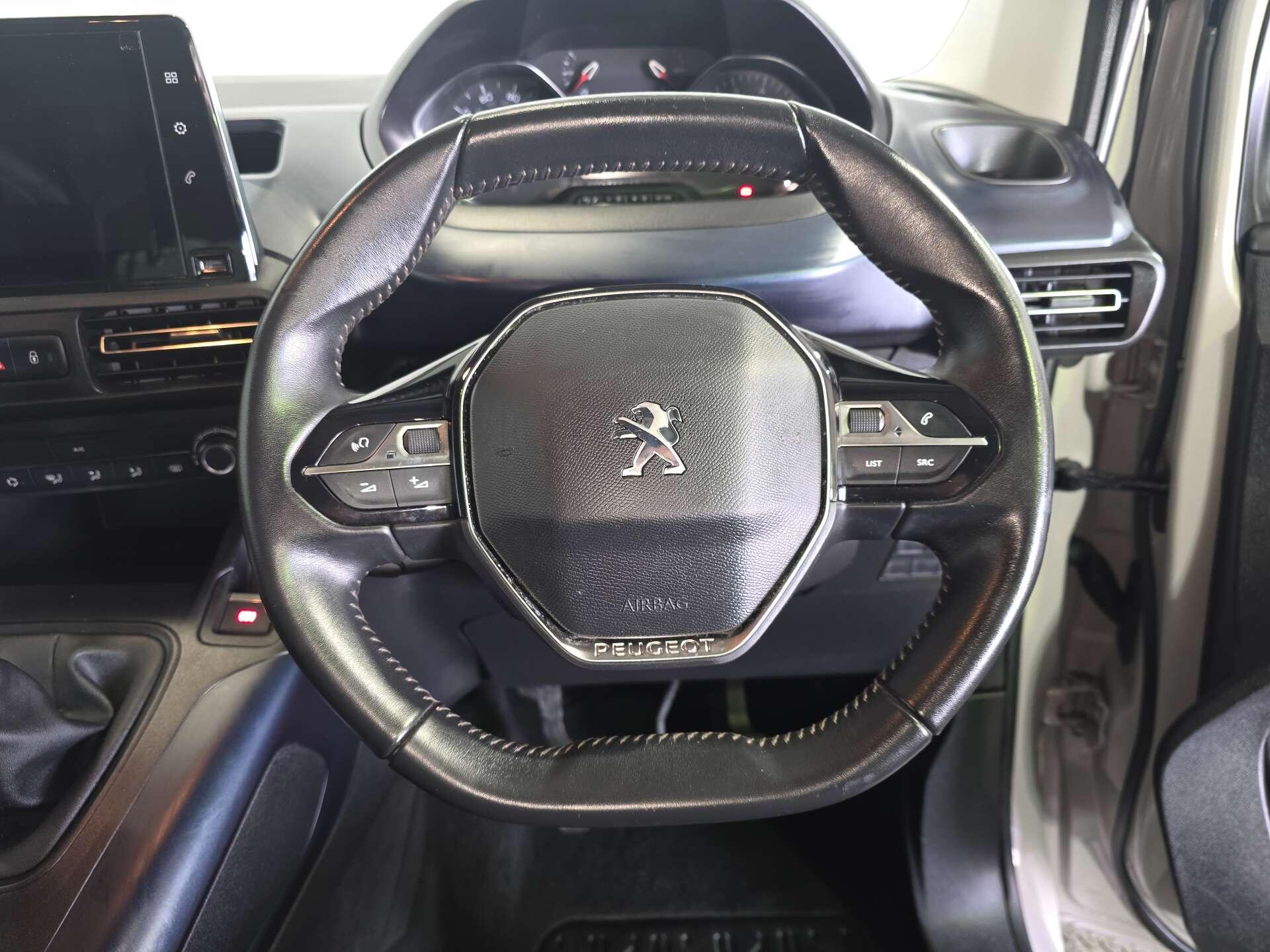 Peugeot Rifter view 13