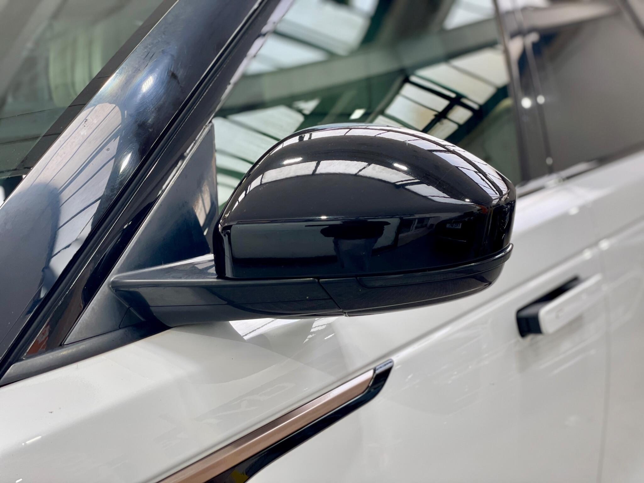 Land Rover Range Rover Velar view 32