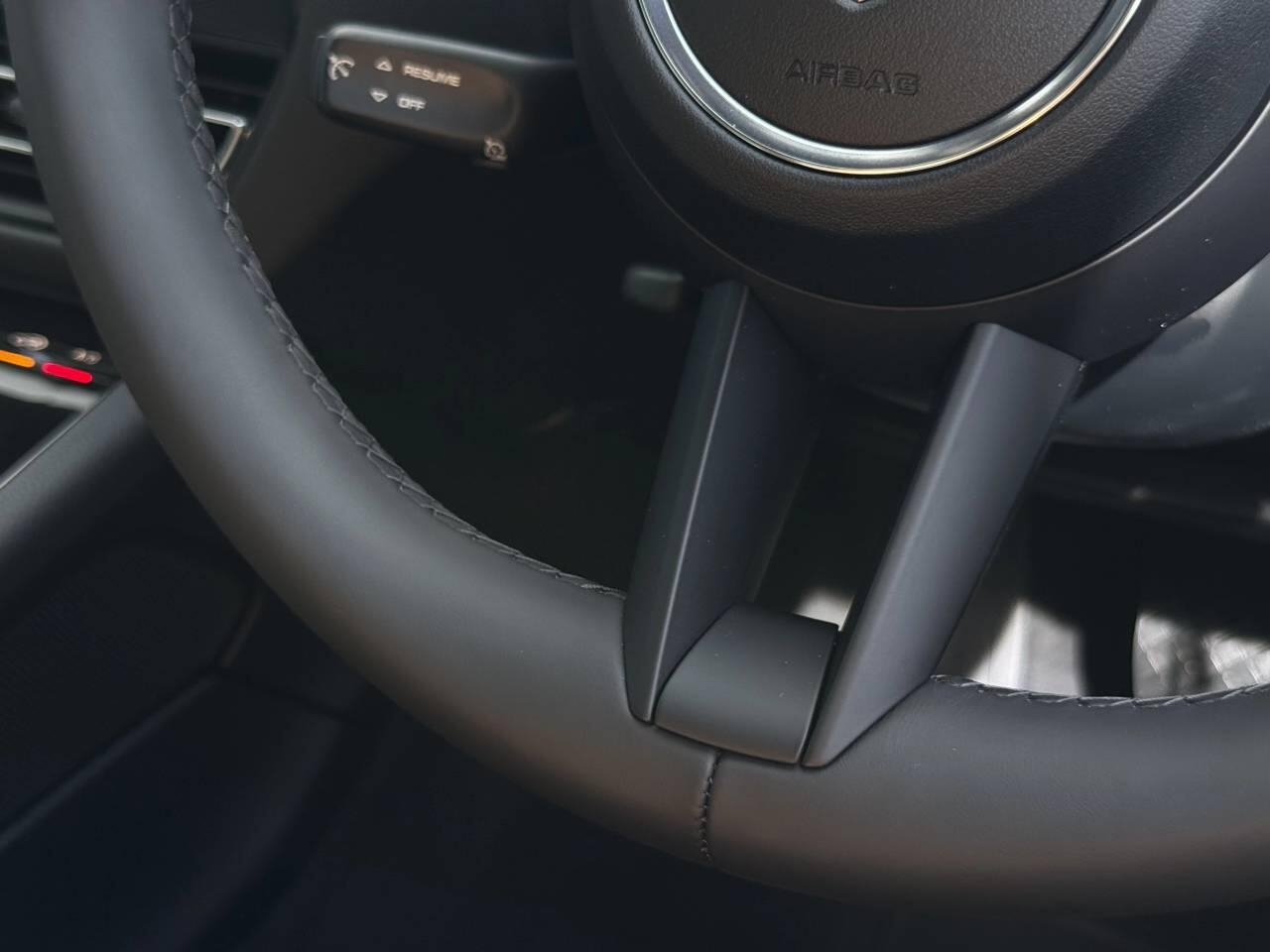 Porsche Macan view 26