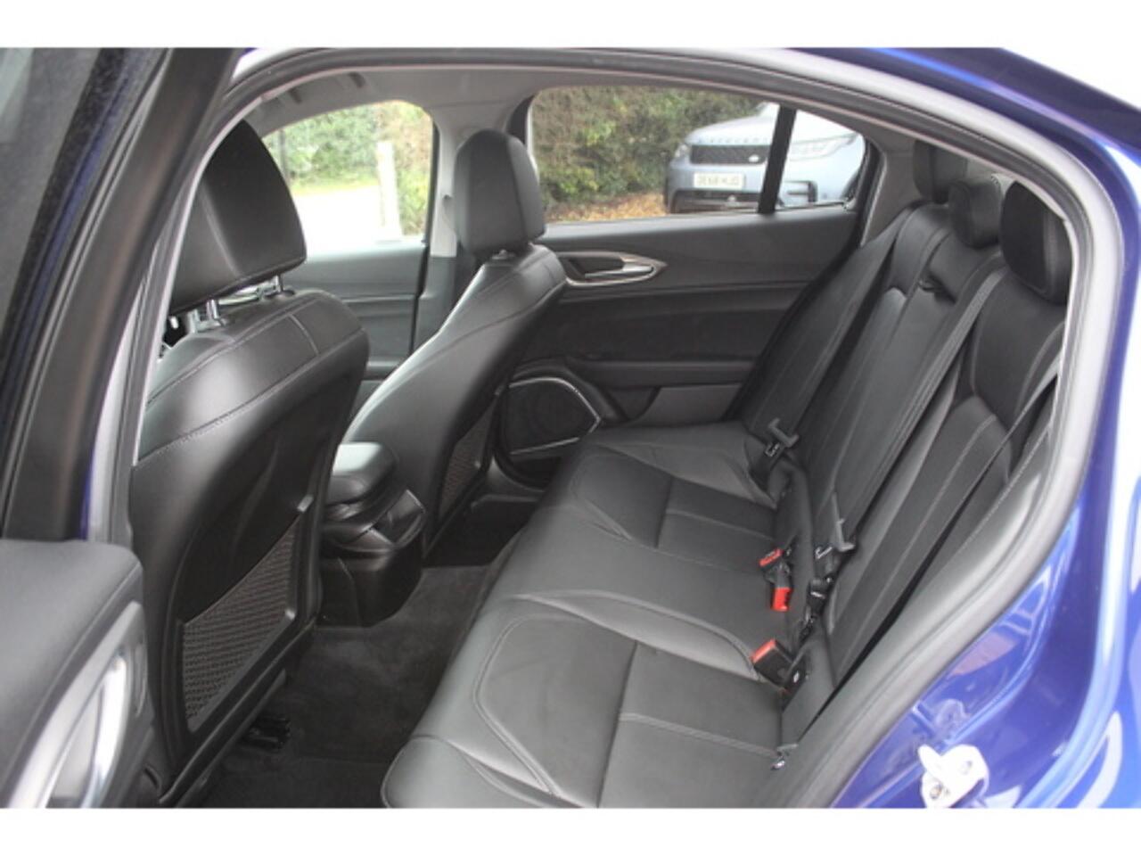 Alfa Romeo Giulia view 19