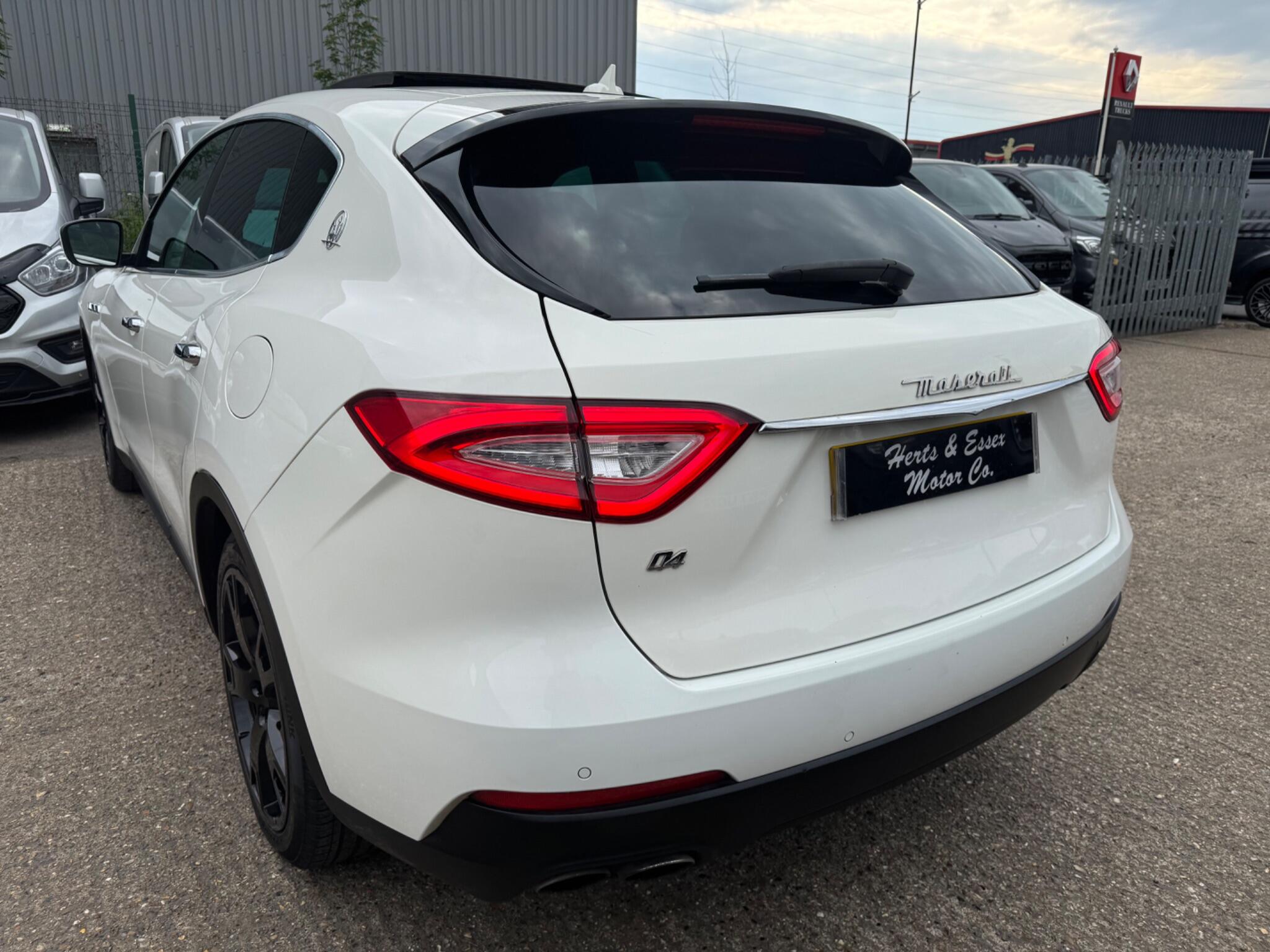 Maserati Levante view 10