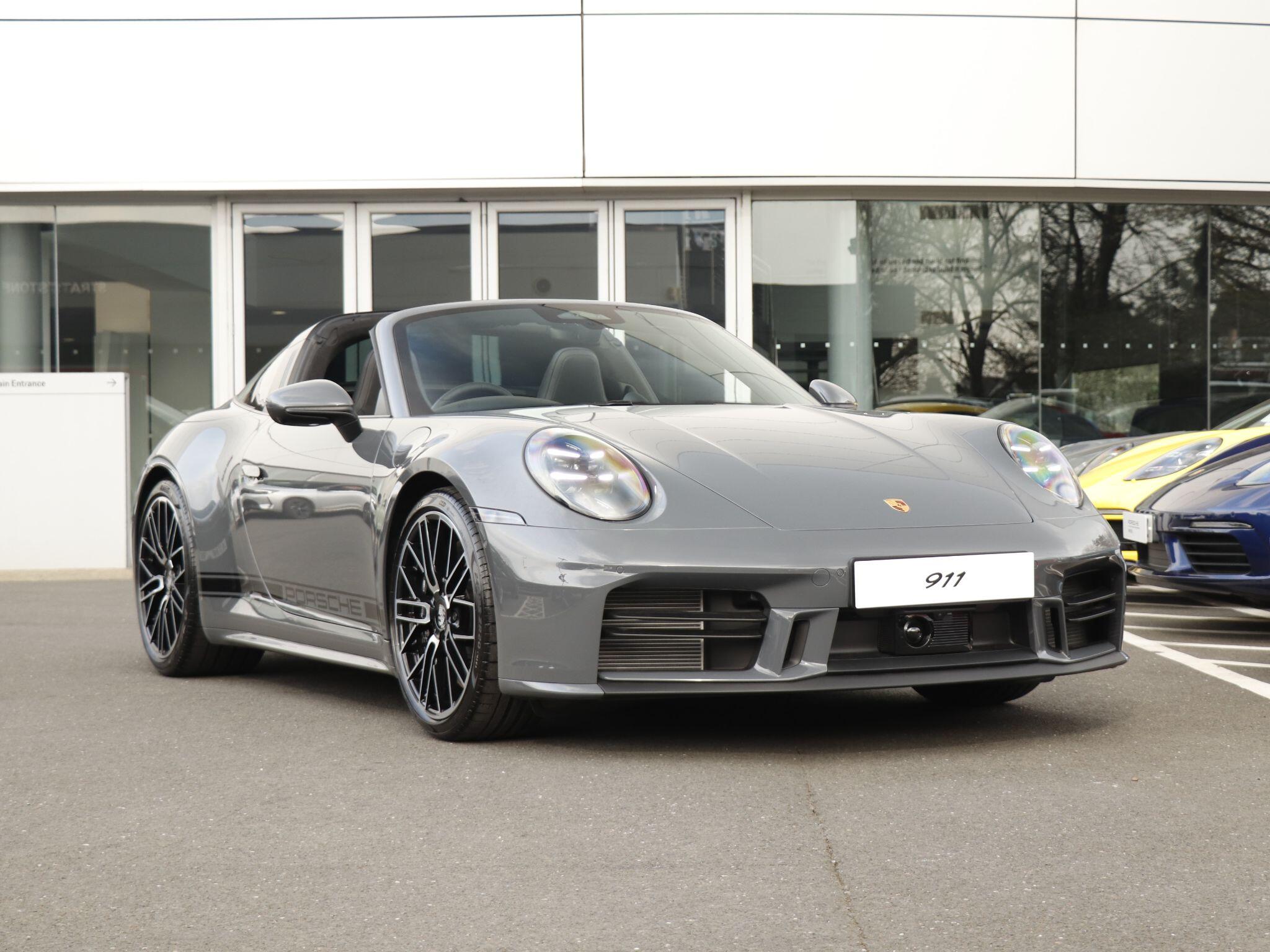 Porsche 911 view 40