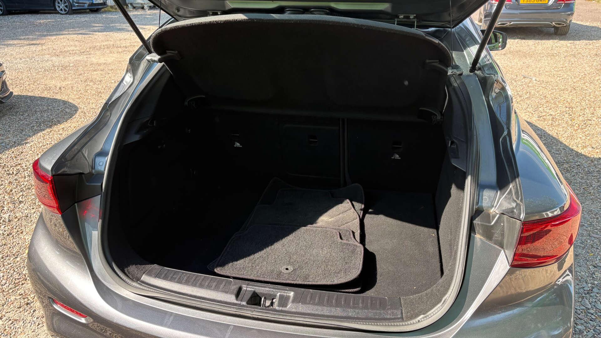 Infiniti Q30 view 36