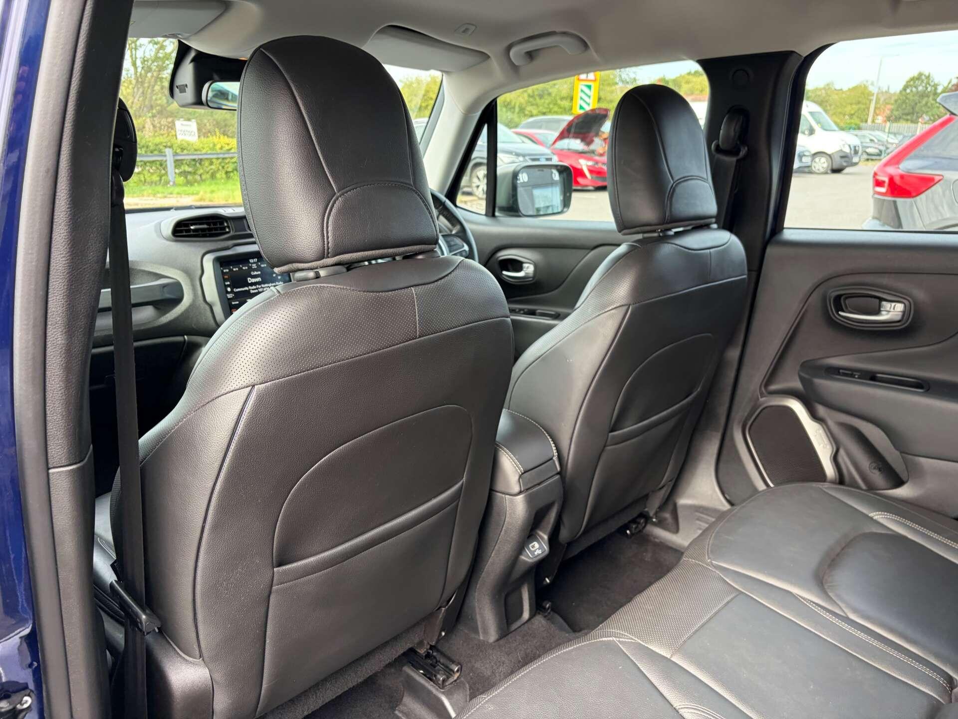Jeep Renegade view 22