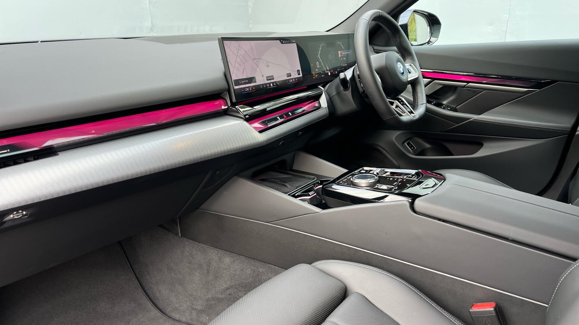 BMW 5 Series view 7