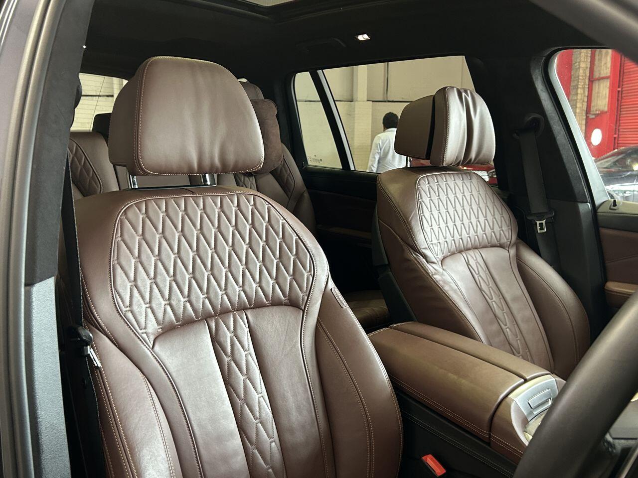 BMW X7 view 32