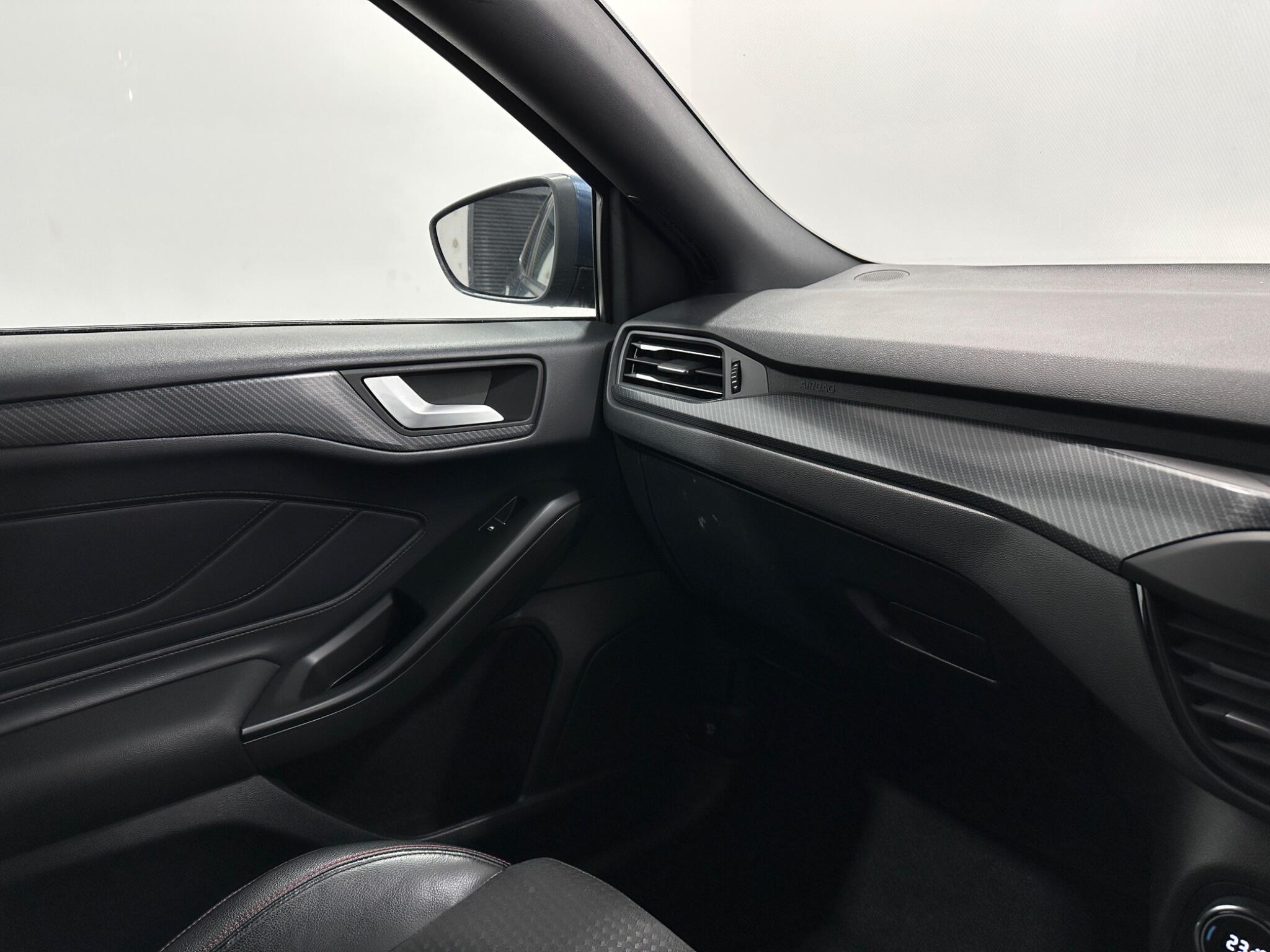 Ford Focus view 28
