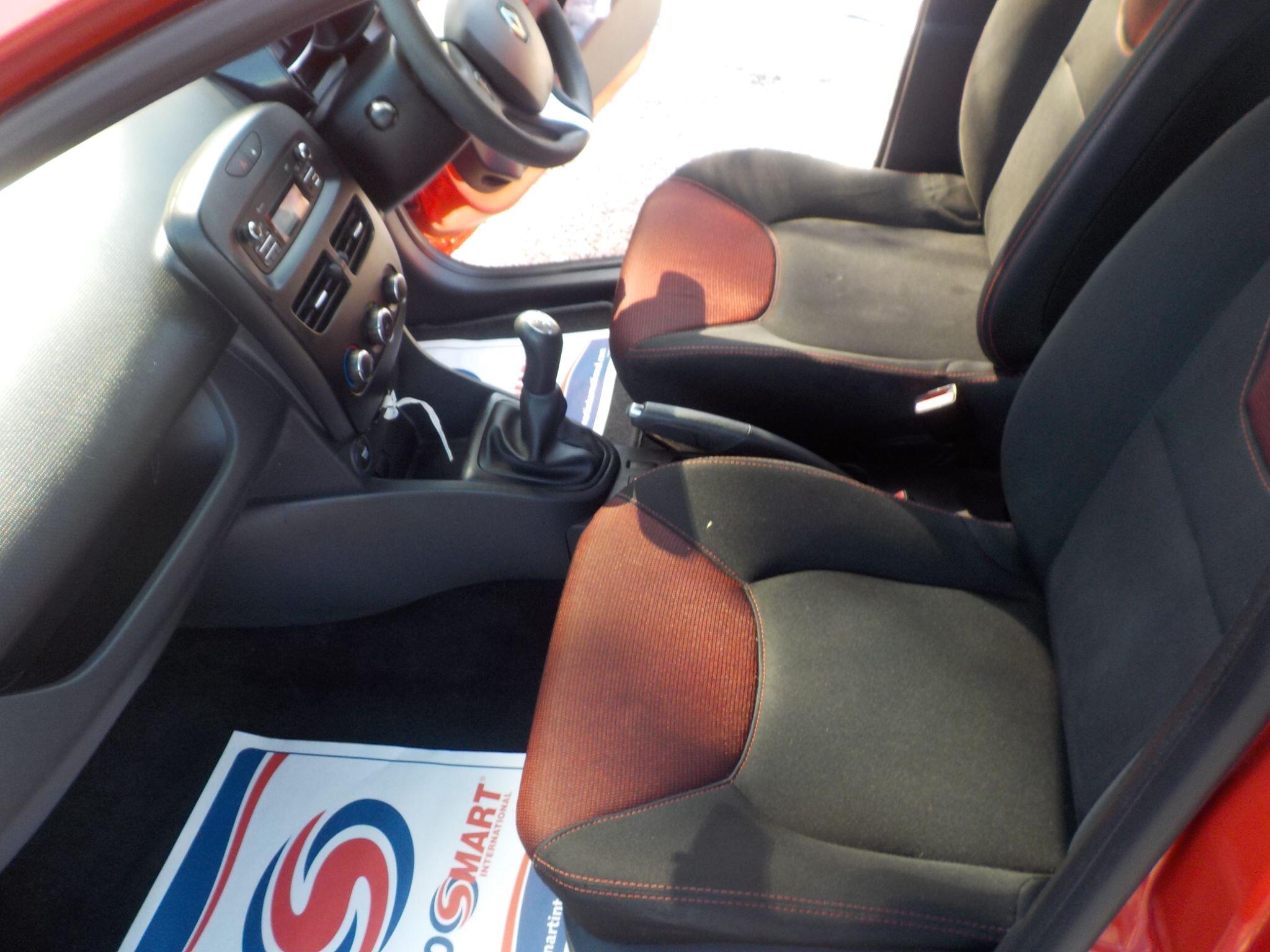 Renault Clio 0.9 TCe Play Euro 6 (s/s) 5dr