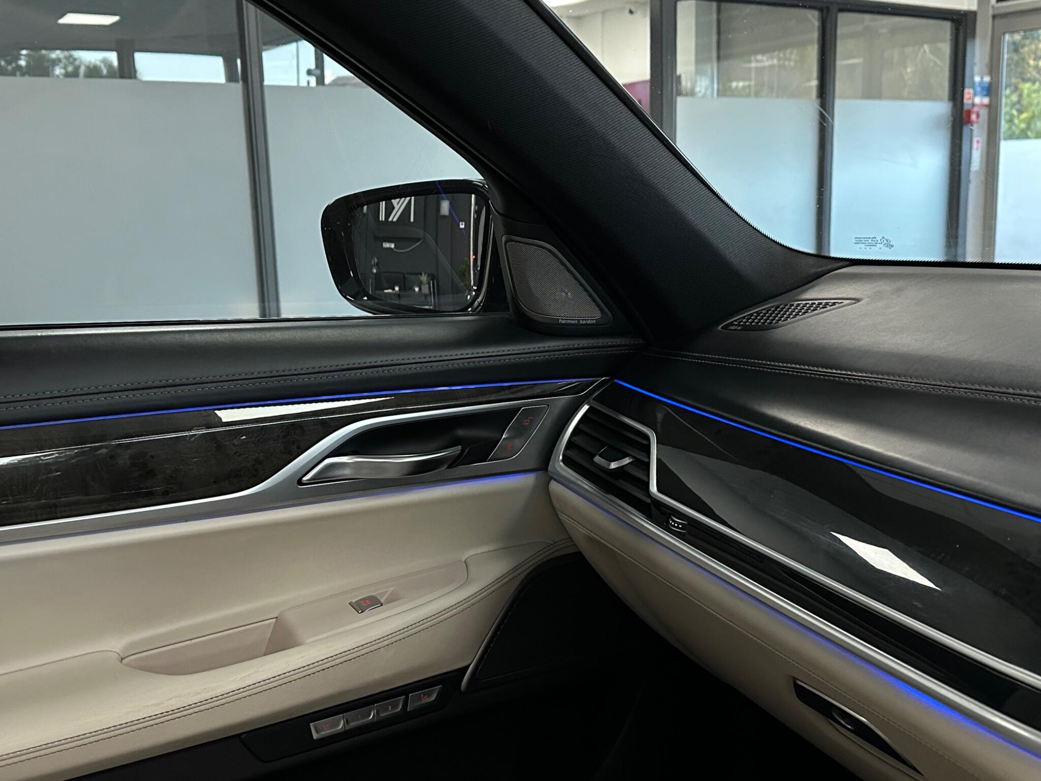 BMW 7 Series view 31