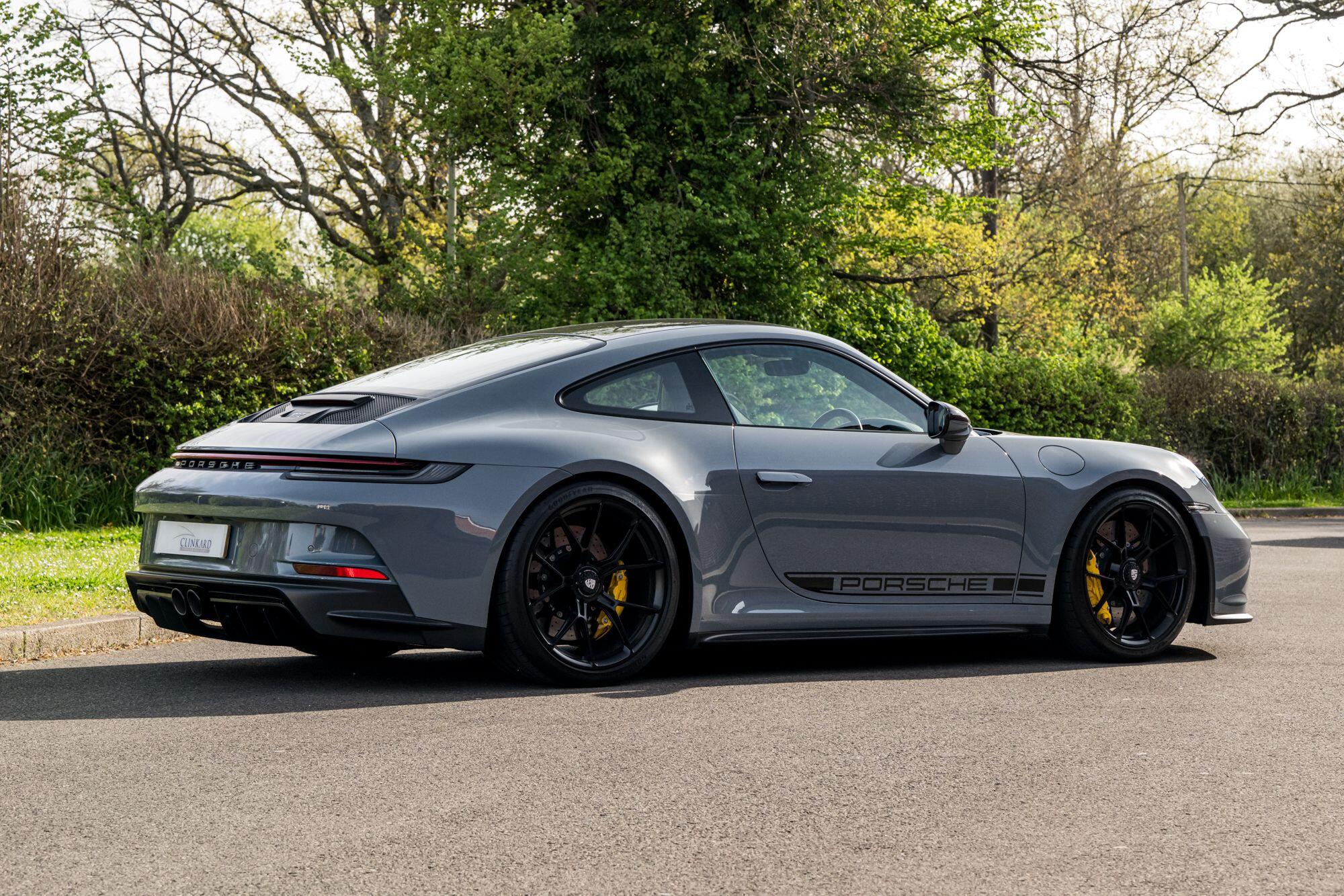 Porsche 911 view 7