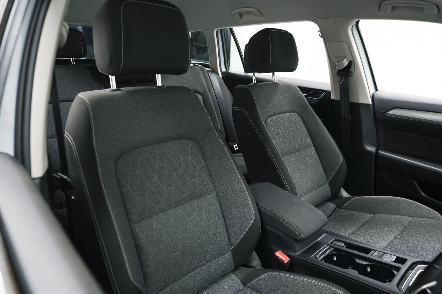 Volkswagen Passat view 8