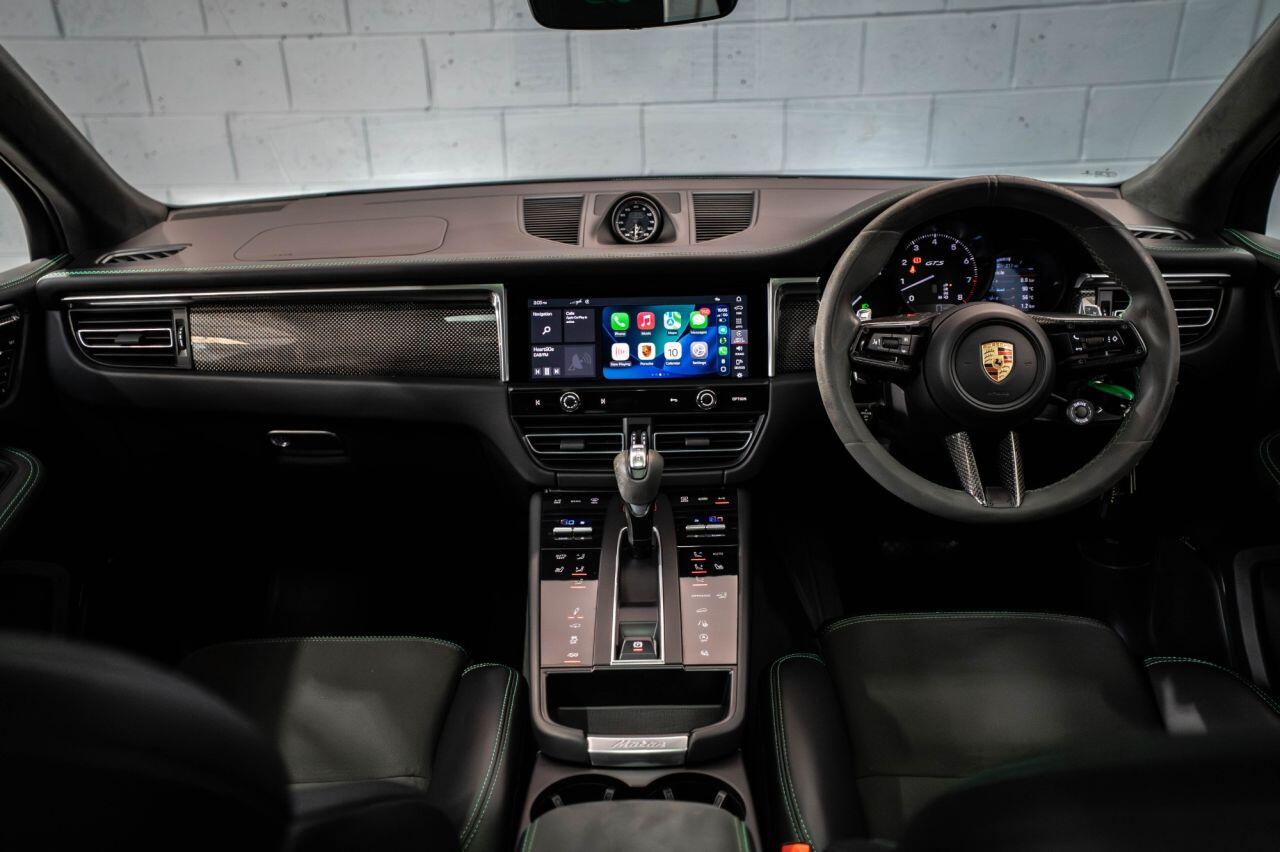 Porsche Macan view 41