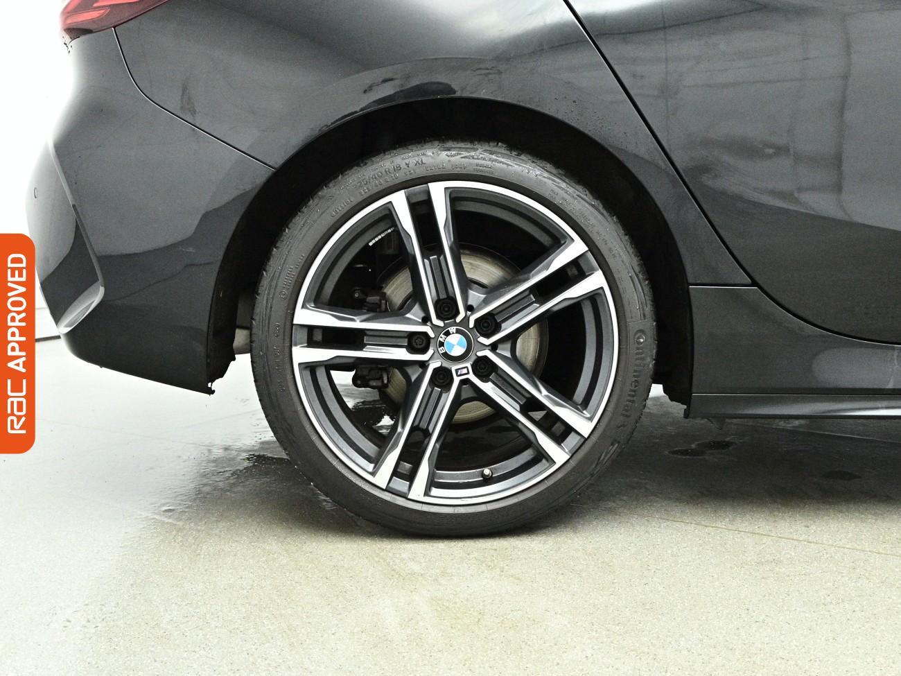 BMW 1 Series view 27