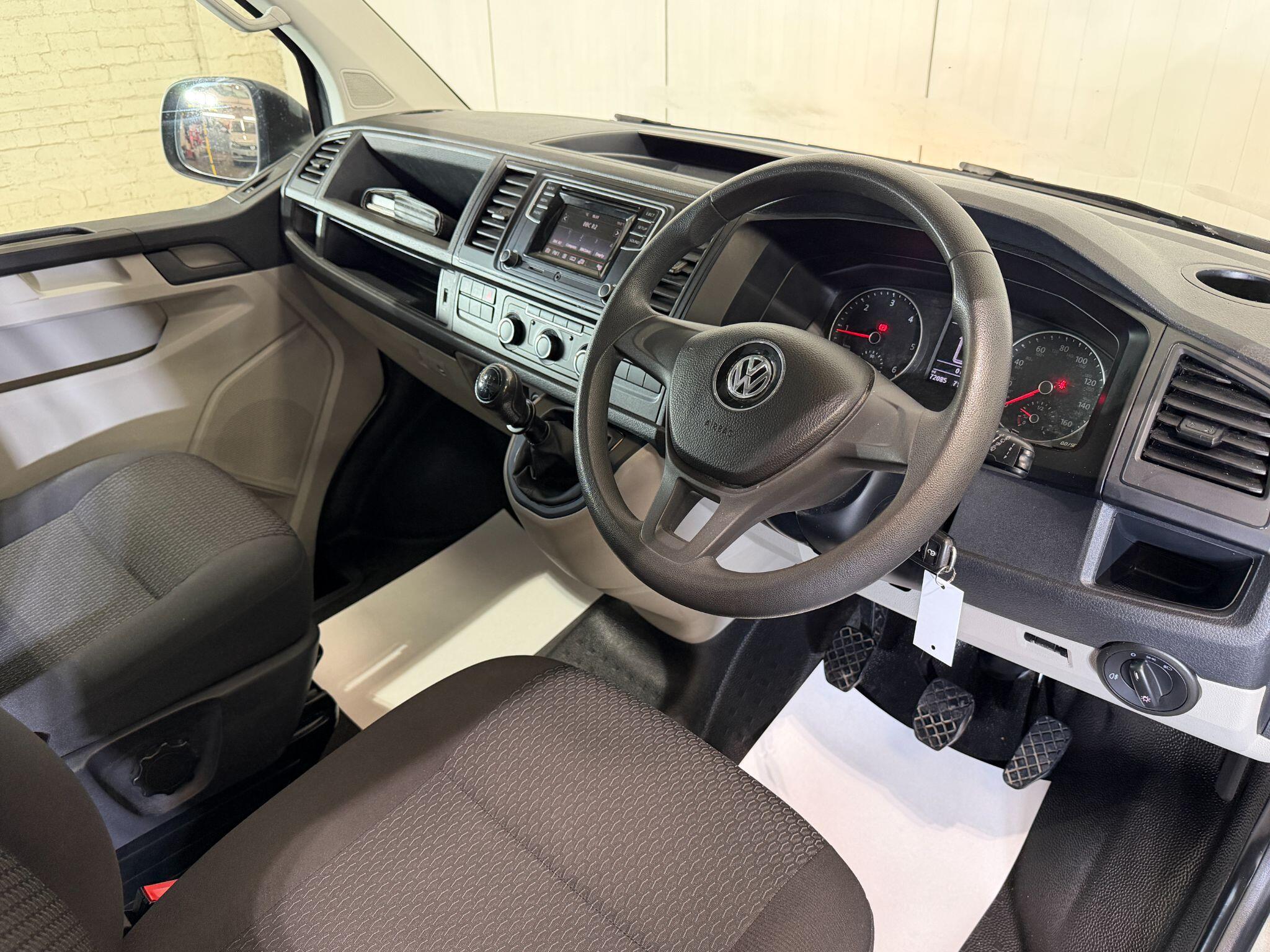 Volkswagen Transporter view 15