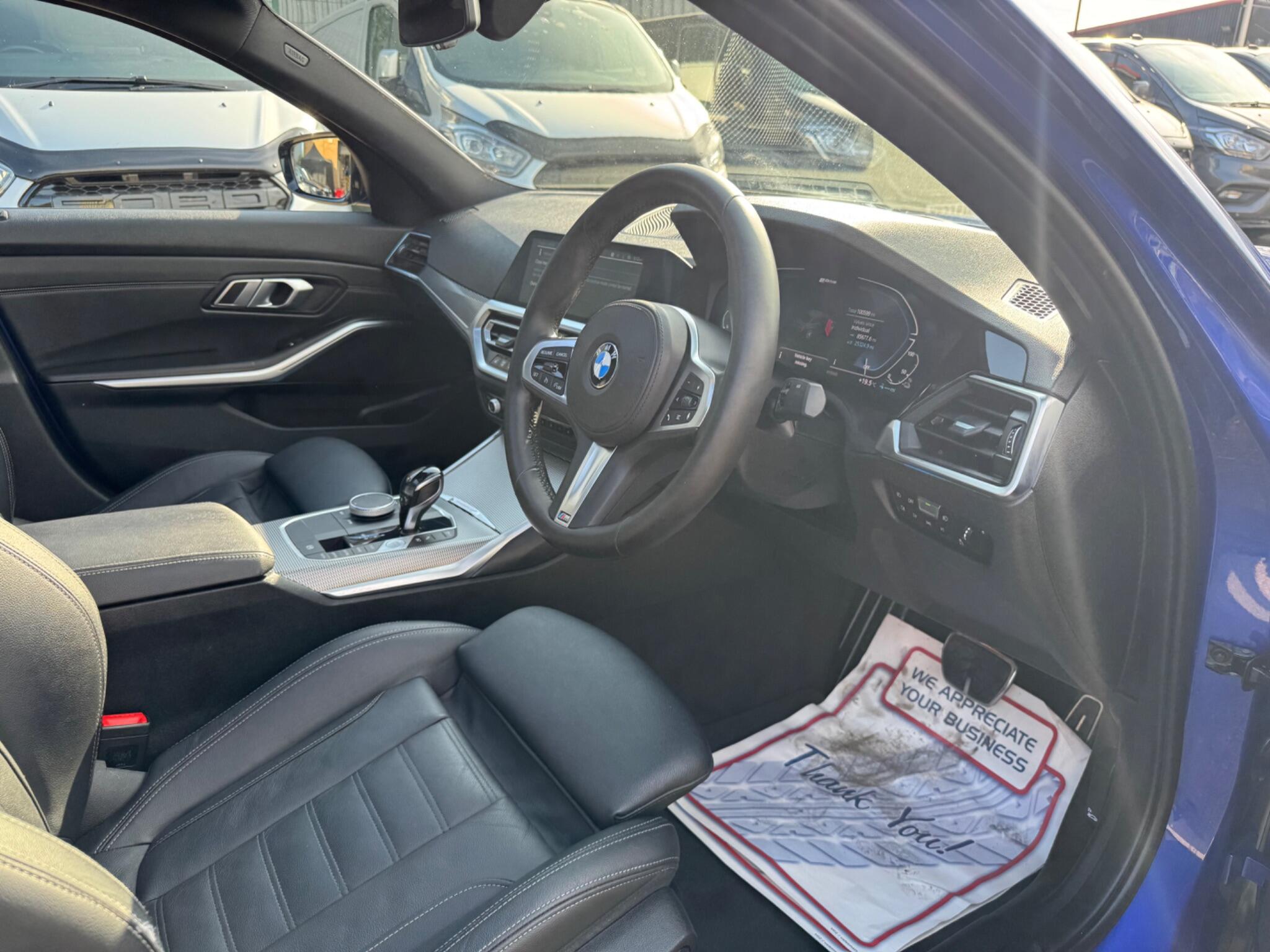 BMW 3 Series view 23