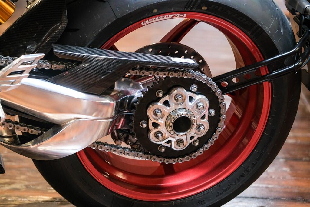 Norton V4 SV view 24