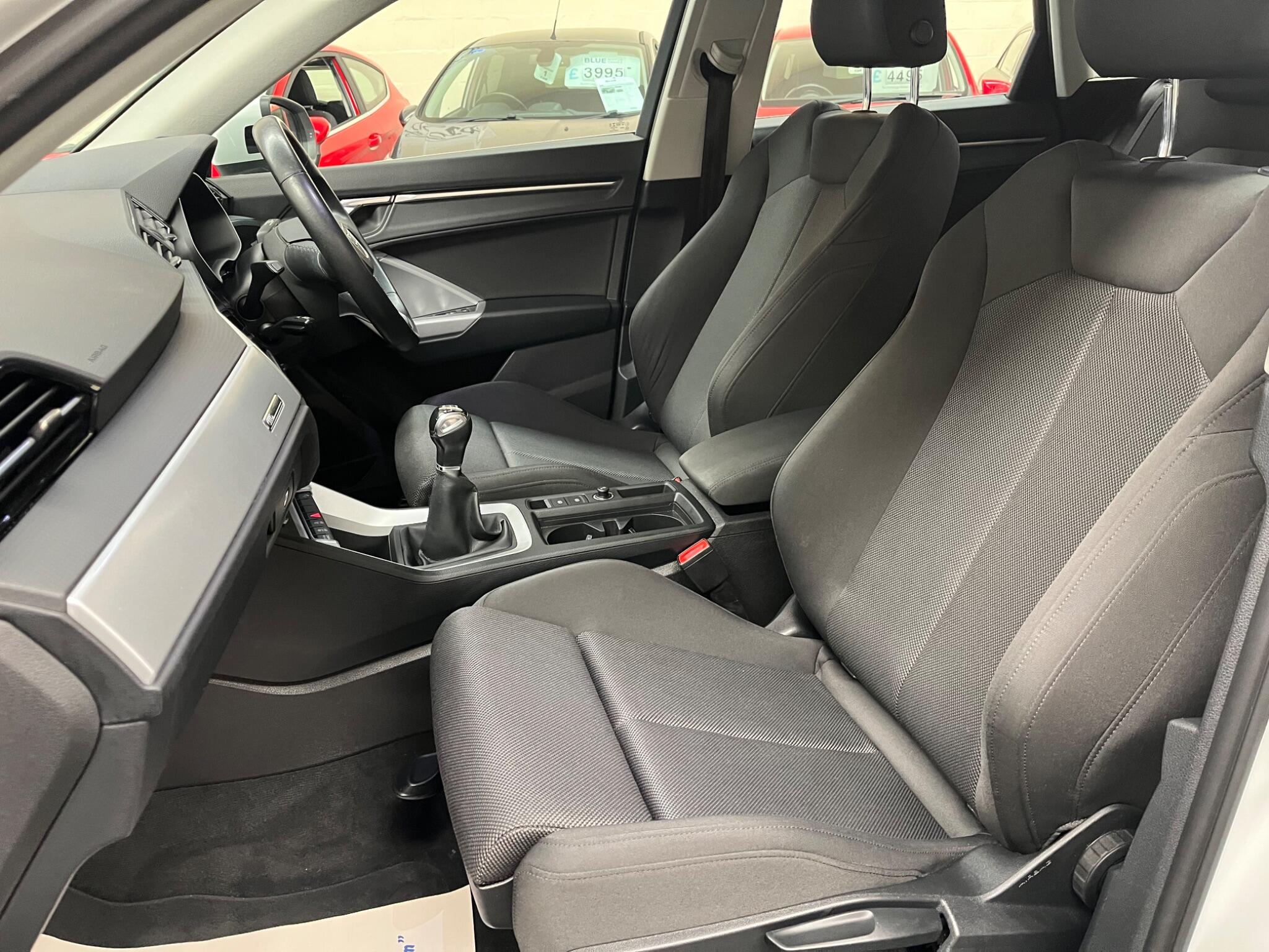 Audi Q3 view 41