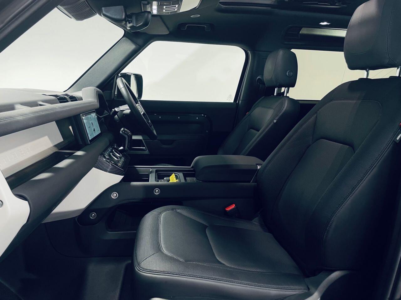 Land Rover Defender 90 view 42