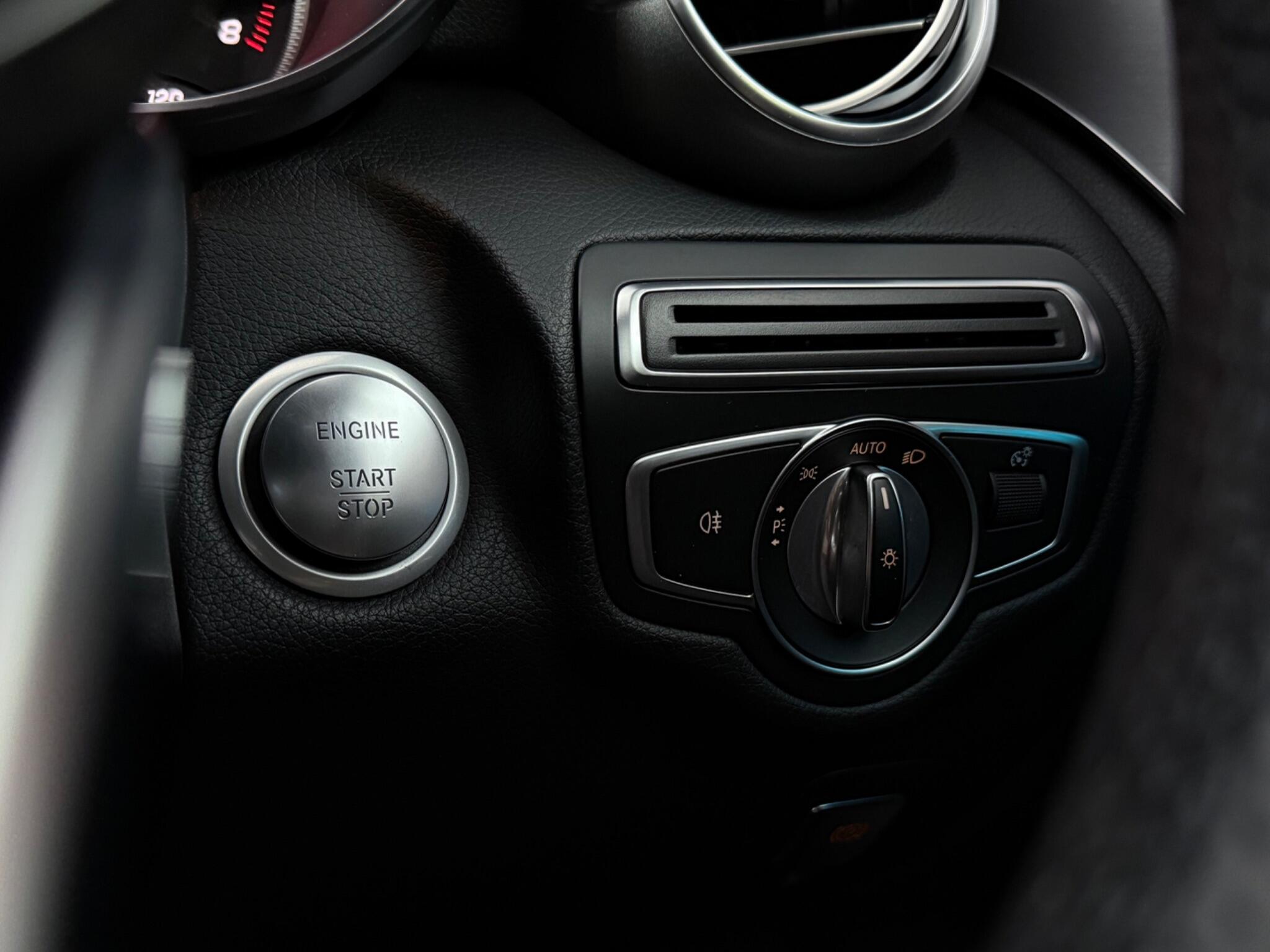 Mercedes-Benz C-Class view 21
