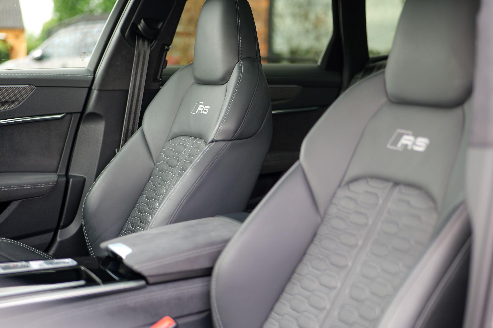 Audi RS6 Avant view 23