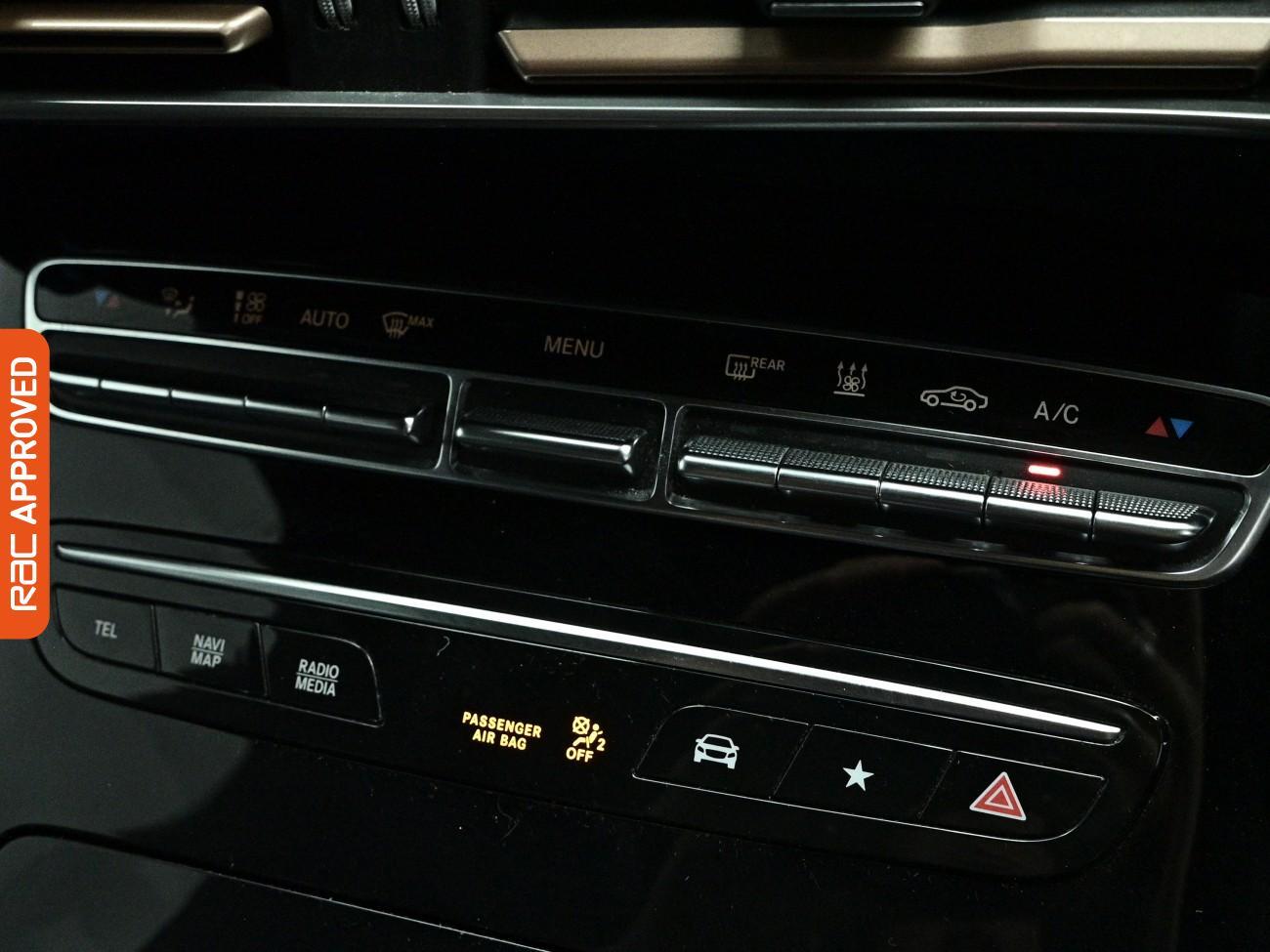 Mercedes-Benz EQC view 20