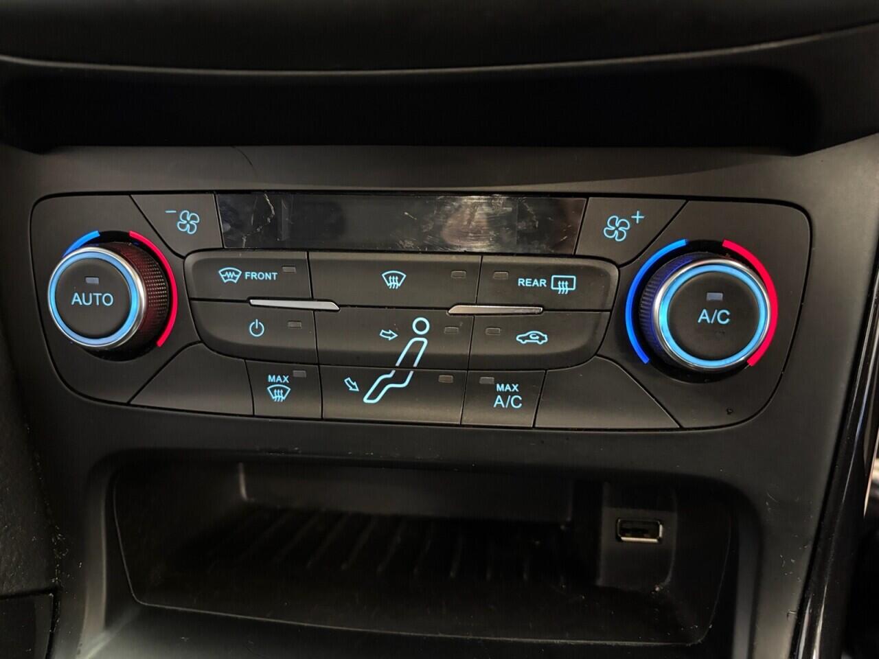 Ford Focus view 33