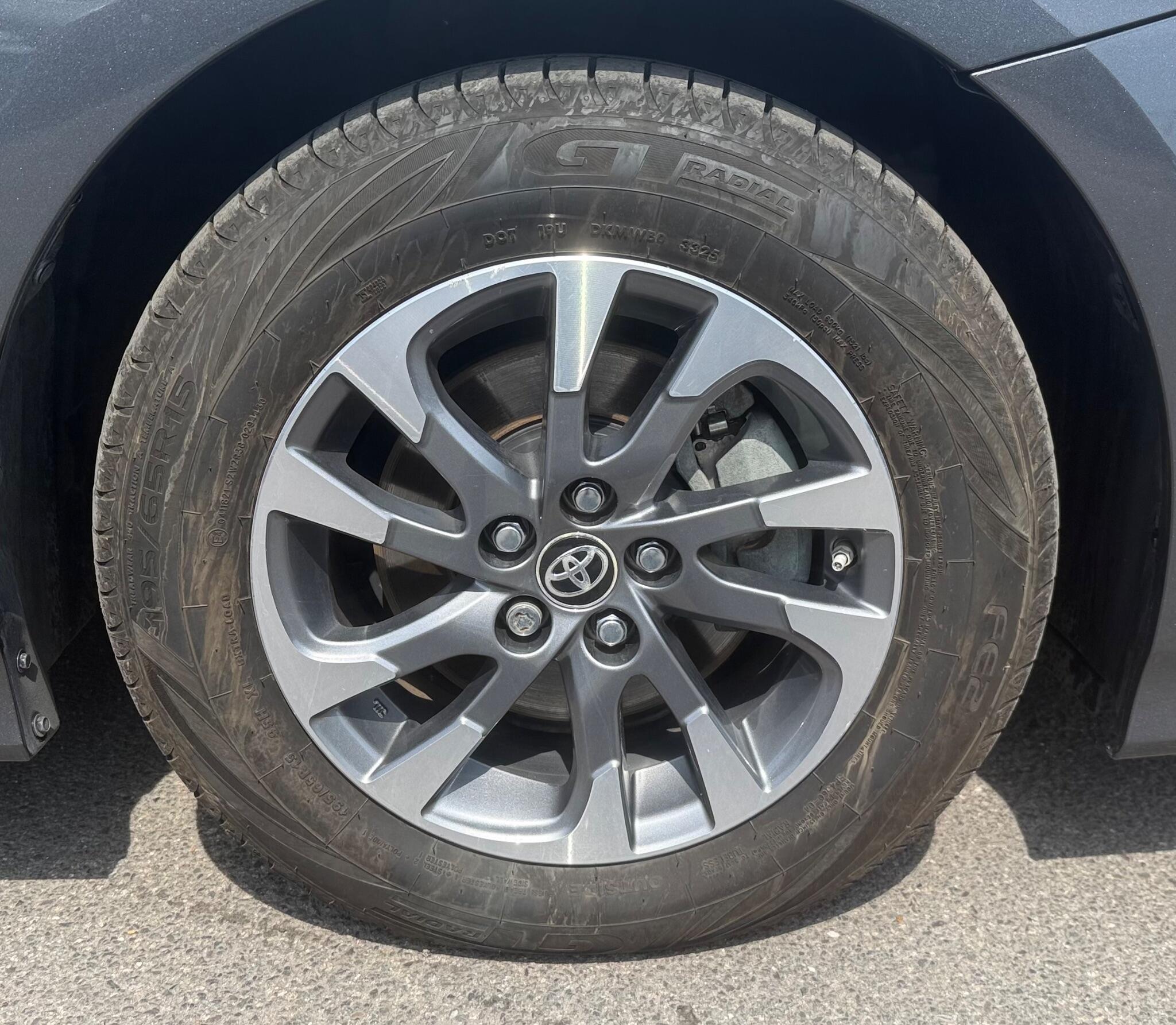 Toyota Prius view 19