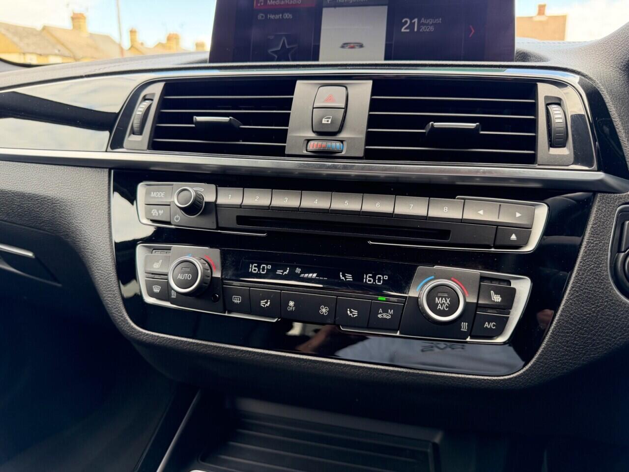 BMW 1 Series view 22