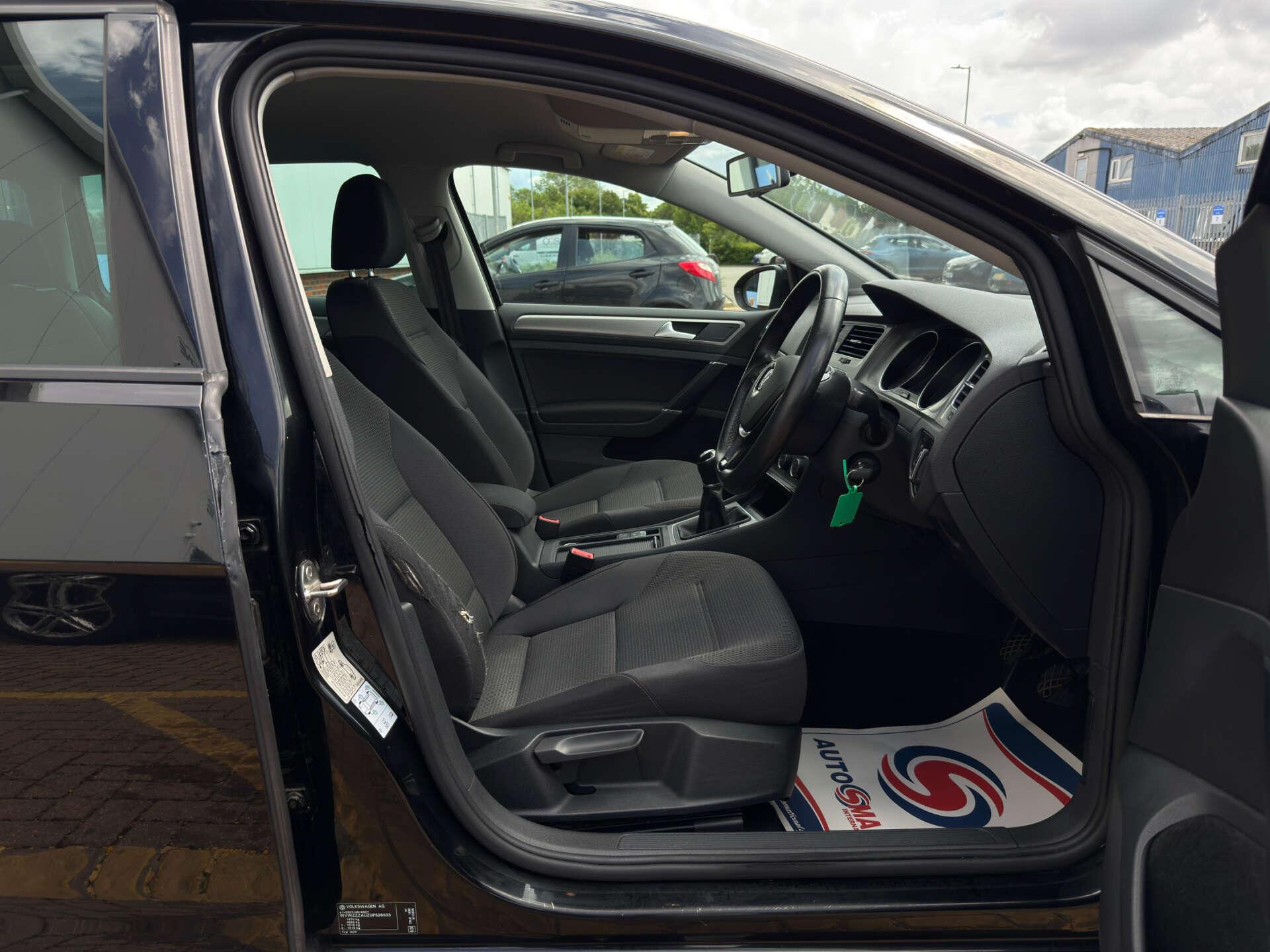 Volkswagen Golf view 22