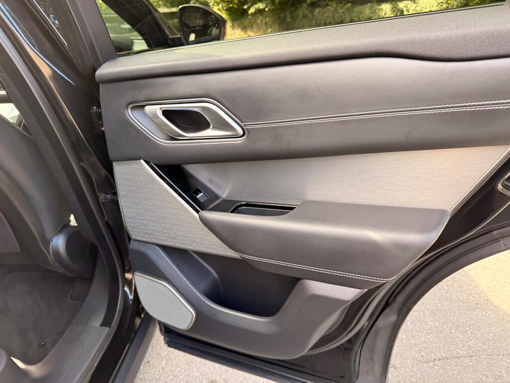 Land Rover Range Rover Velar view 35