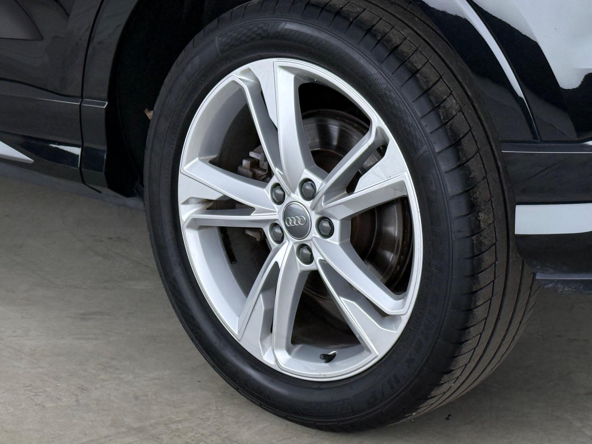 Audi Q3 view 9