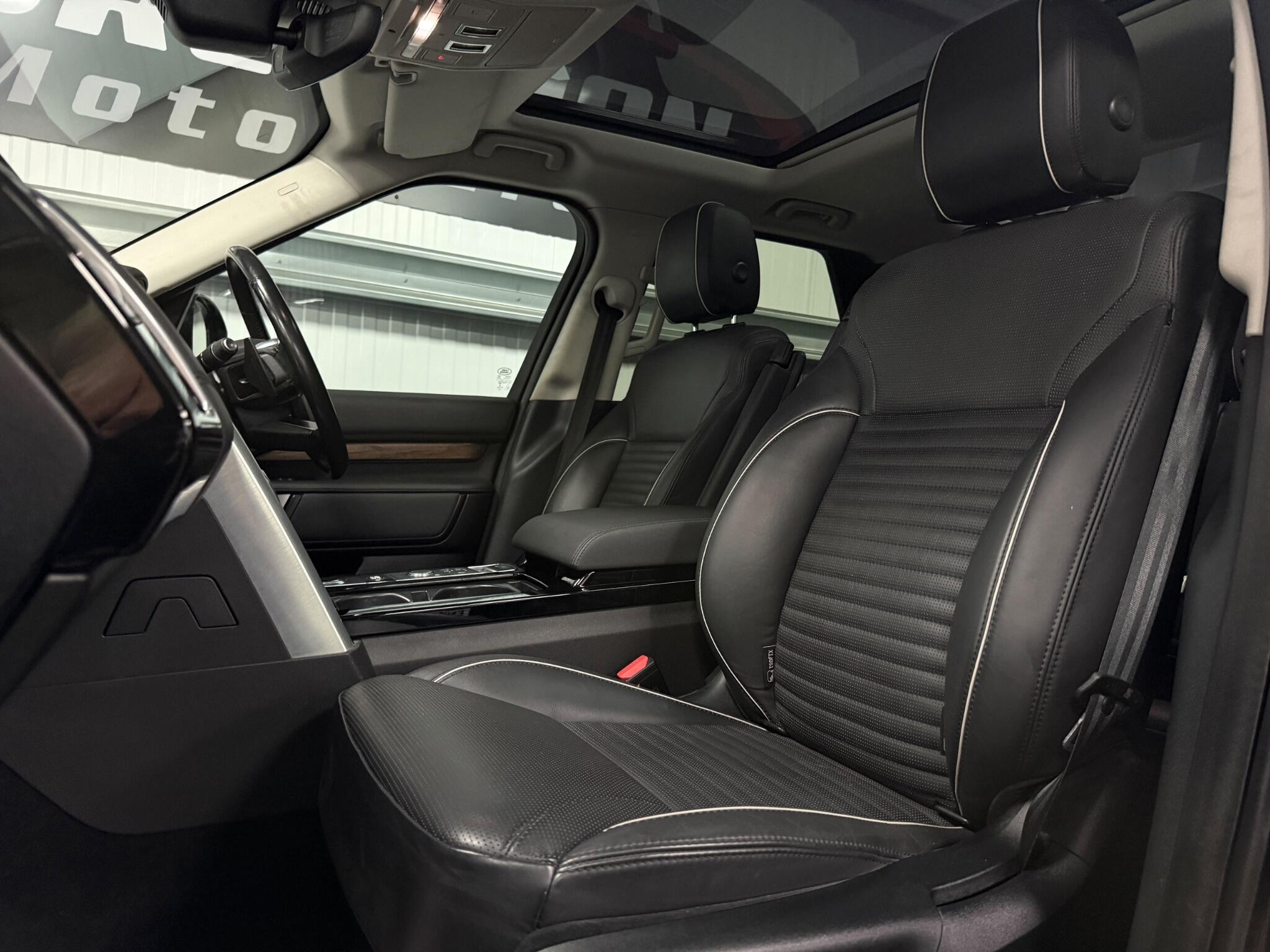 Land Rover Discovery view 17