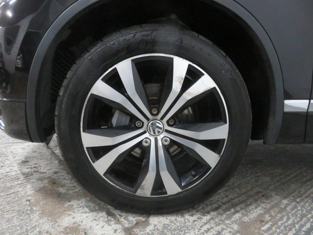 Volkswagen Touareg view 60