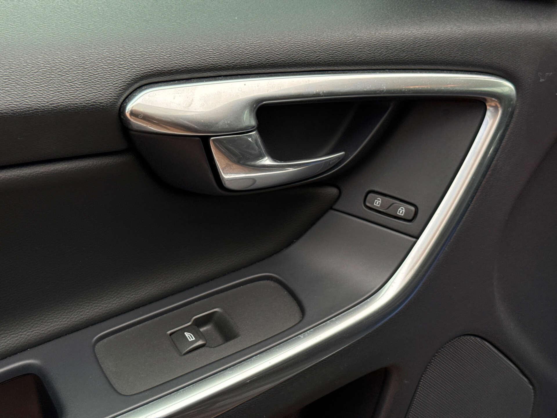 Volvo XC60 view 35