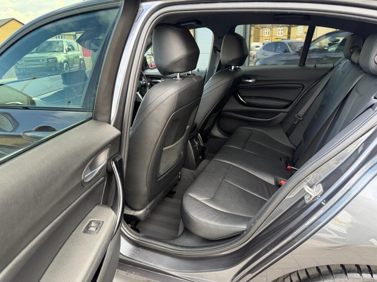 BMW 1 Series view 18