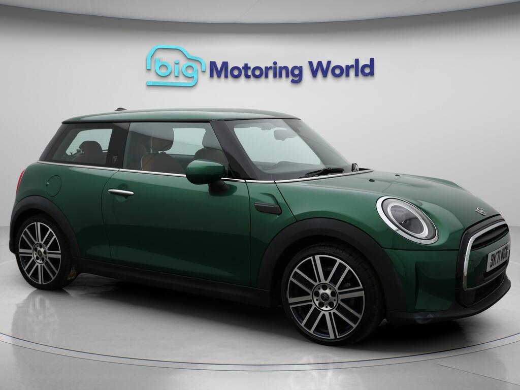 2021 MINI Mini 1.5 Cooper Exclusive Hatchback 3d Auto