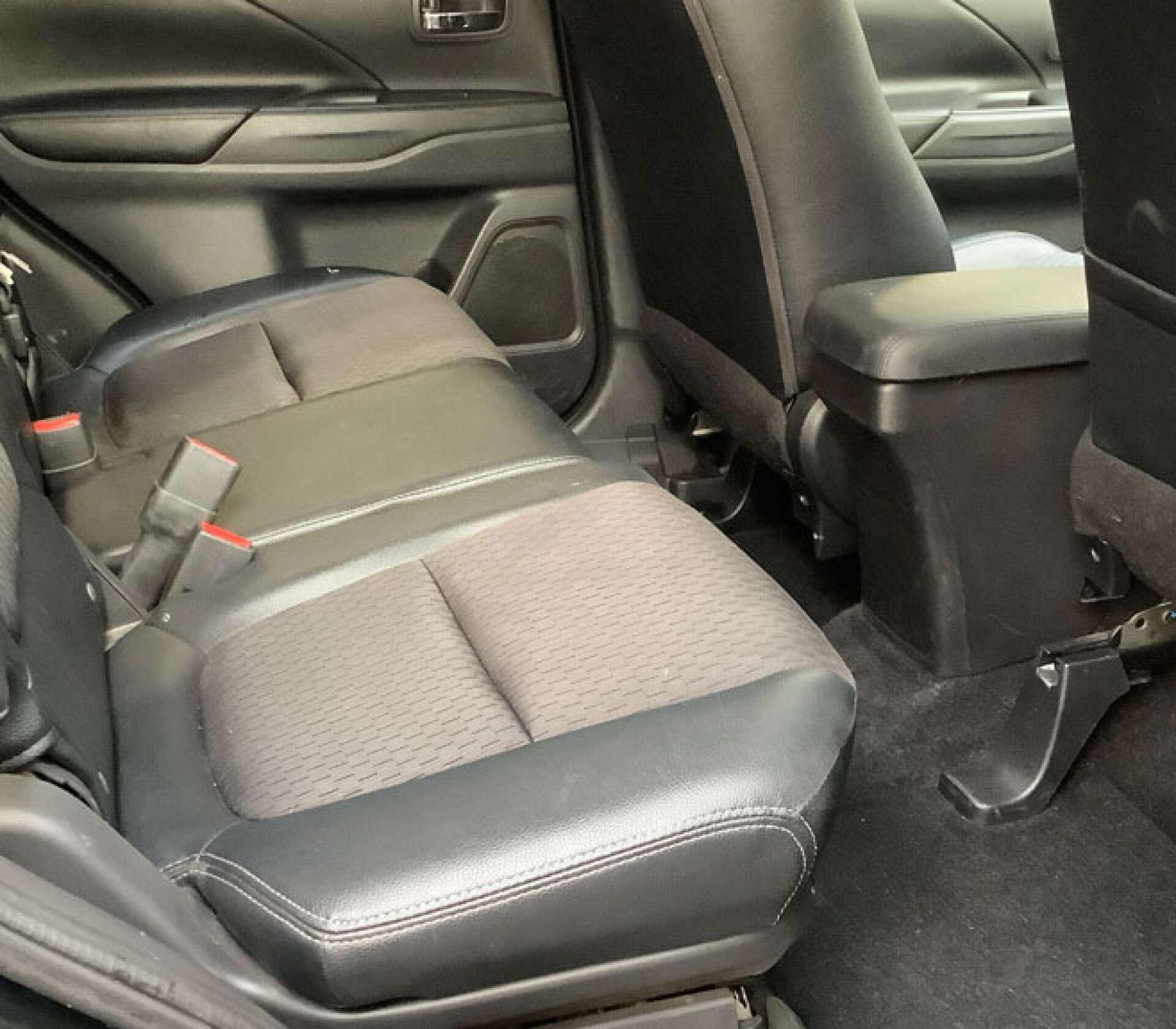 Mitsubishi Outlander view 5