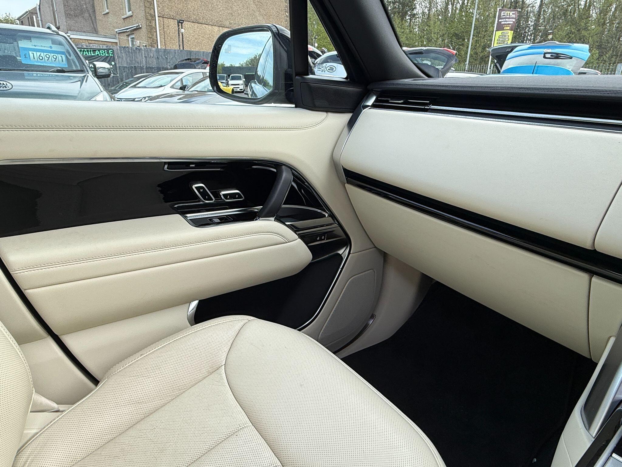 Land Rover Range Rover view 17