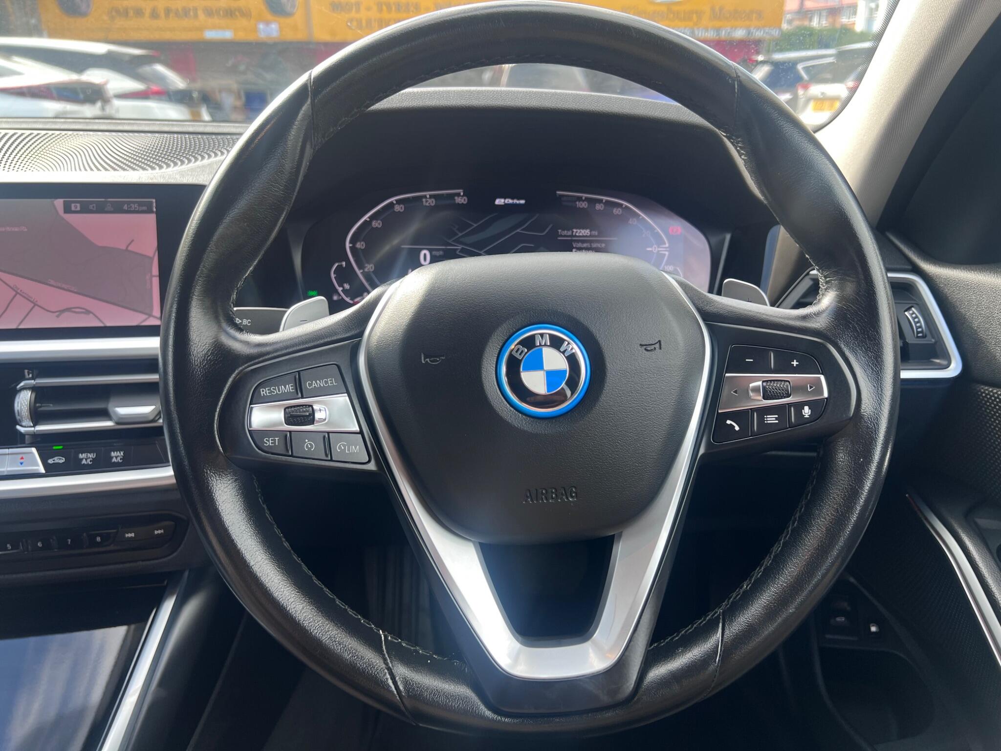 BMW 3 Series view 20