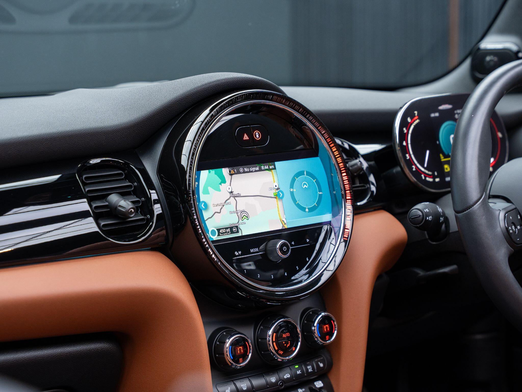 Mini Convertible view 40
