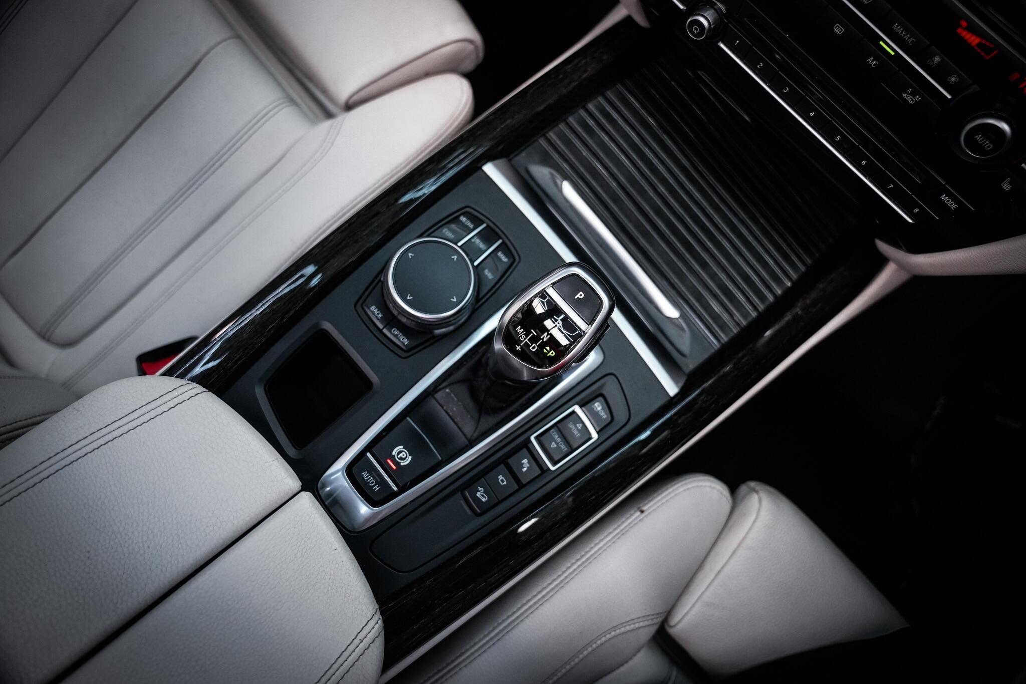 BMW X5 view 7