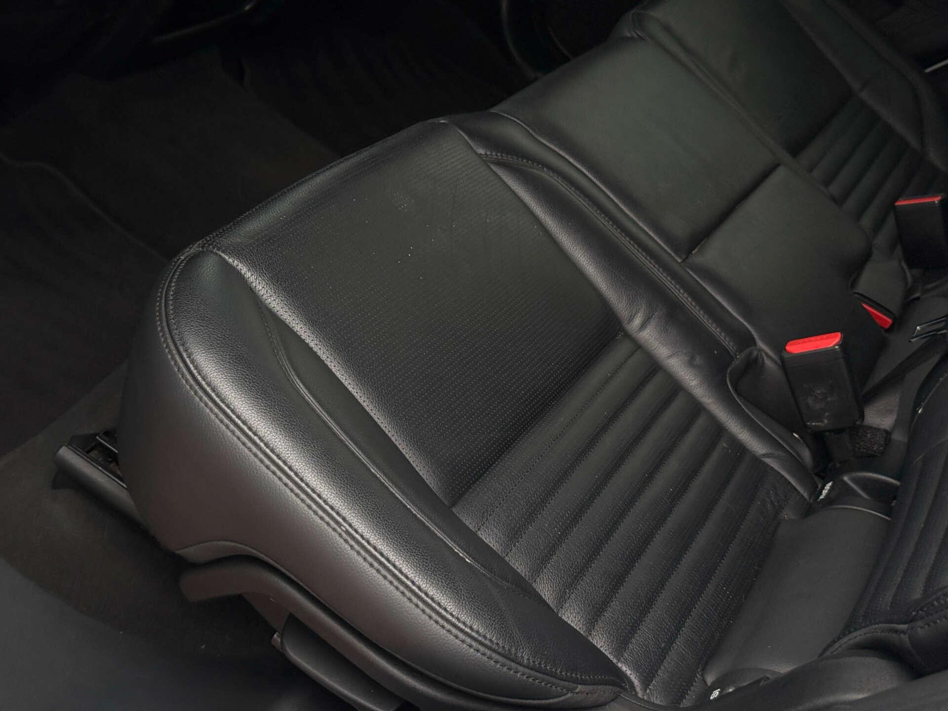 Land Rover Discovery Sport view 40