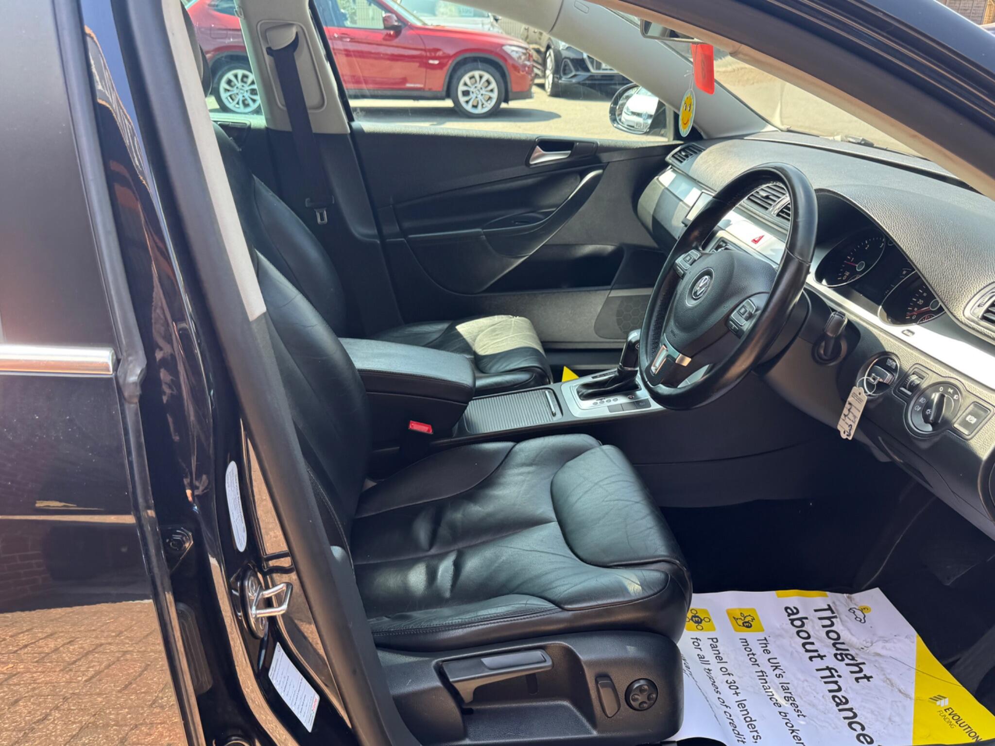 Volkswagen Passat view 9