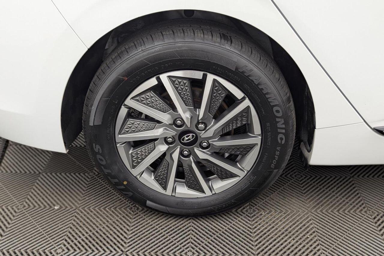 Hyundai Ioniq view 55