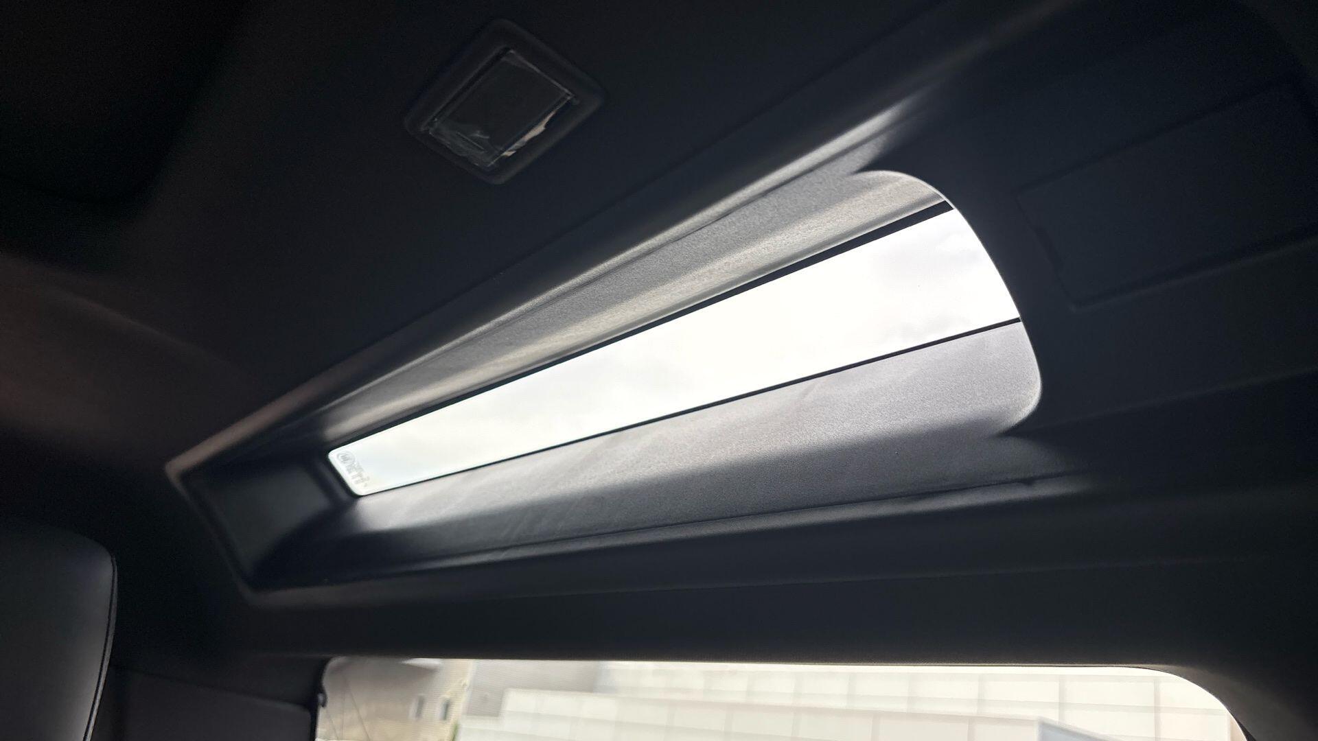 Land Rover Defender view 41